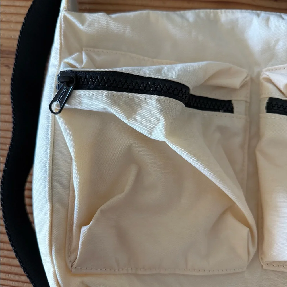 Baggu Cream Crossbody Bag - Picture 4 of 8
